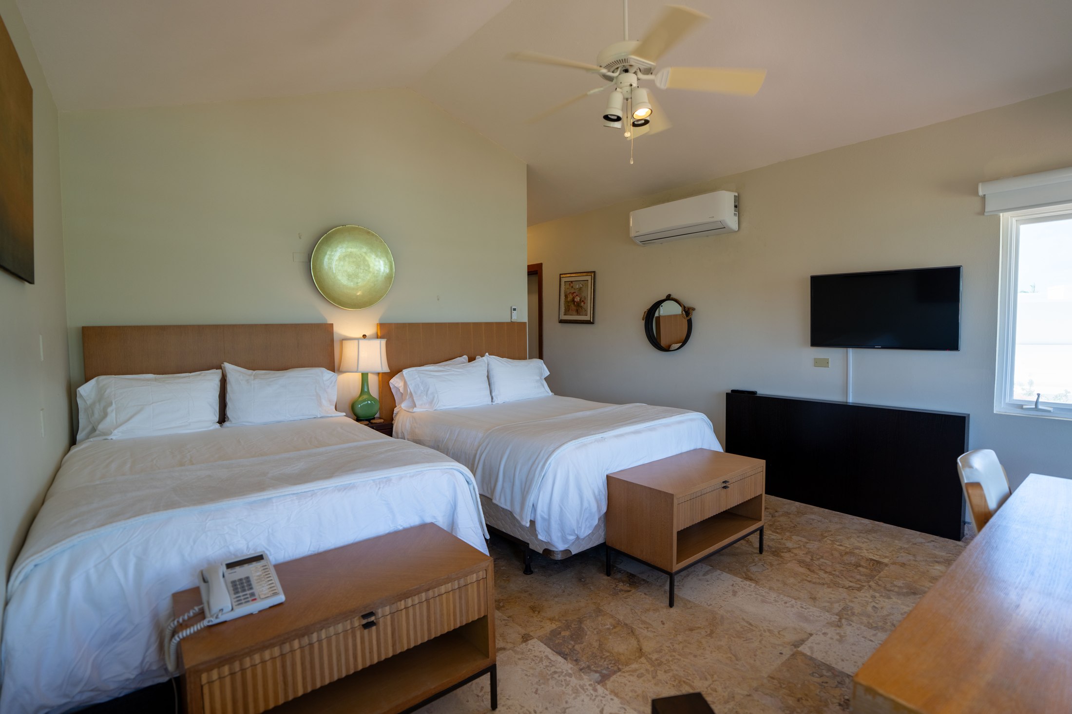 Guest bedroom with queen bed