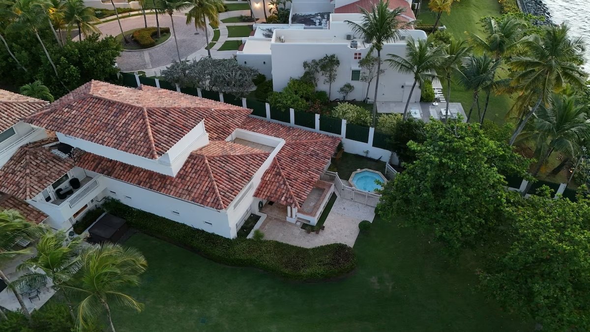 Aerial view of Villa Paraíso showing the private hot tub and grounds